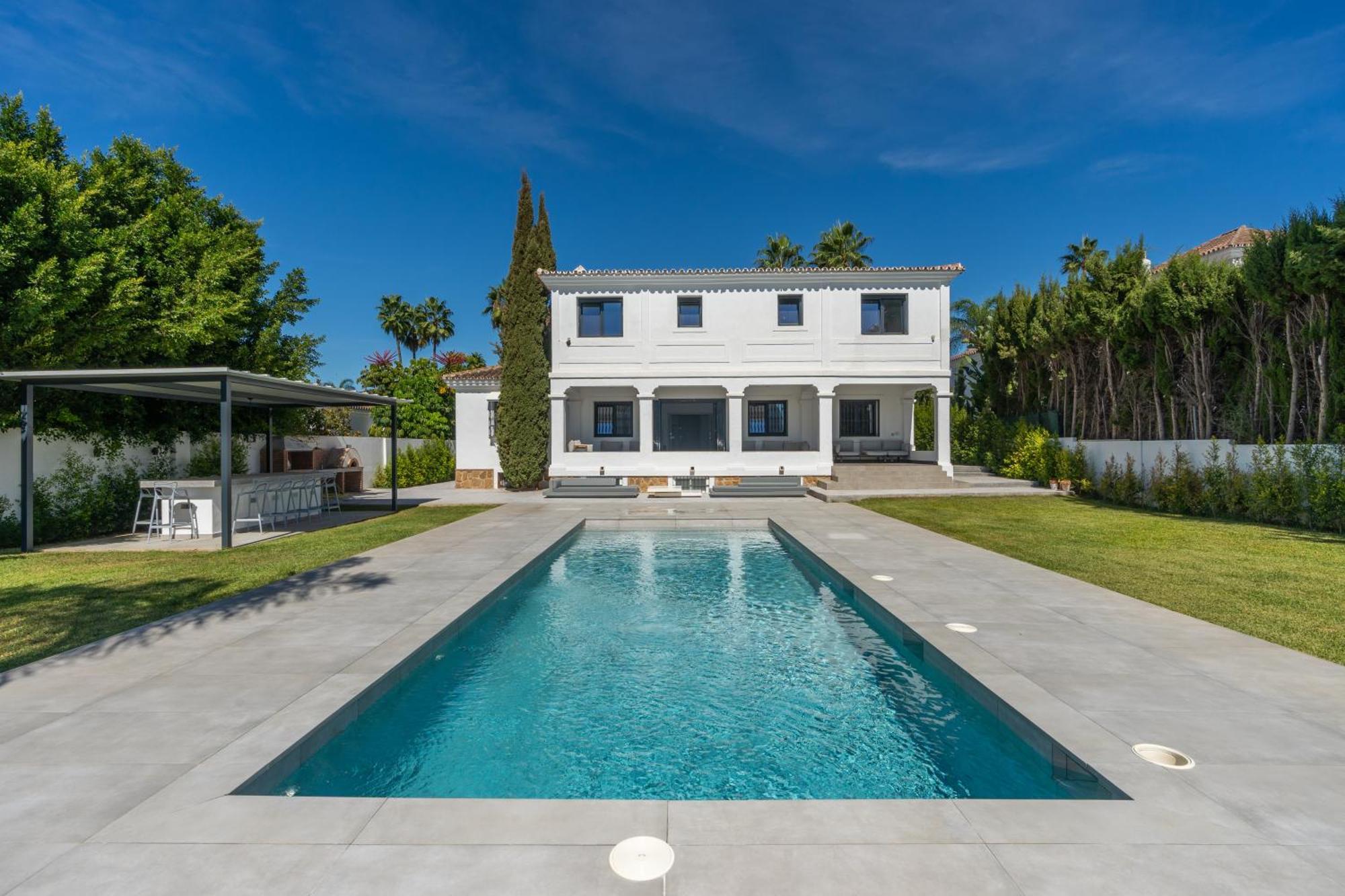 Newly Renovated 6 Bdrm Grand W Pool And Views Marbella